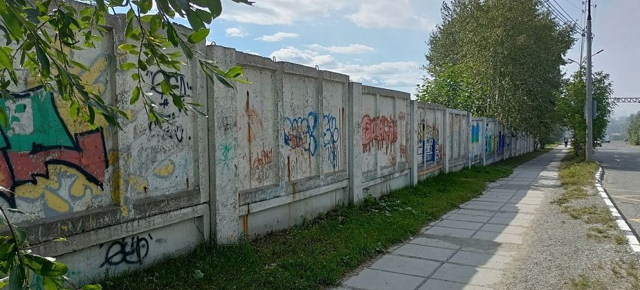 Граффитчикам предлагают разрисовывать забор на Октябрьской 