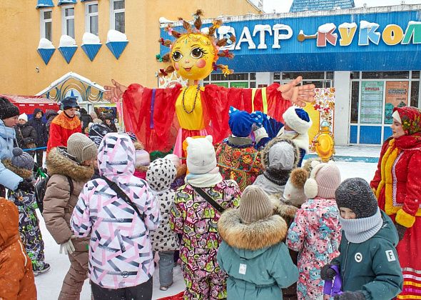 На гуляниях у театра назвали победителей конкурса масленичных кукол