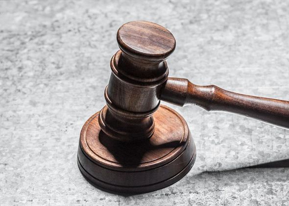 Горожанку отправили в колонию за избиение совком. Одна из пострадавших — ее свекровь