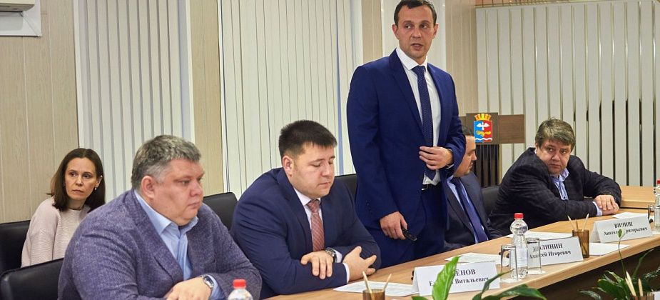 Директора предприятий обсудят новогодний городок и медицинские вопросы 