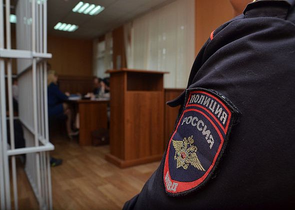 В Краснотурьинске осудили карпинца, приставившего нож к горлу продавщицы и ограбившего магазин