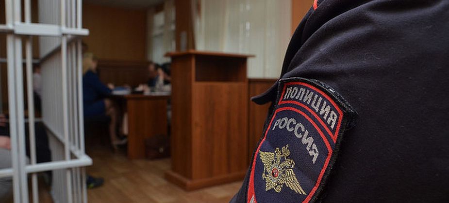 В Краснотурьинске осудили карпинца, приставившего нож к горлу продавщицы и ограбившего магазин