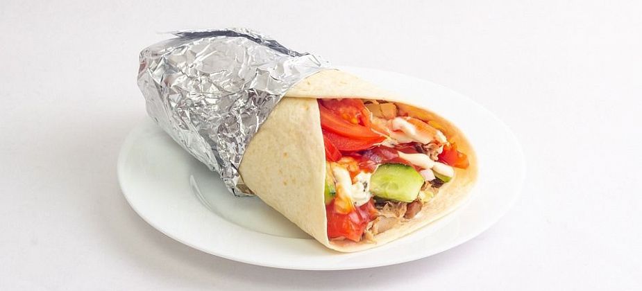 Трое горожан потратили 12 тысяч с чужой карты. Покупали цветы и шаурму 