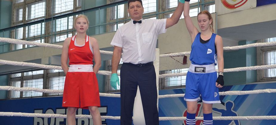 В Краснотурьинске проходит женский чемпионат Свердловской области по боксу