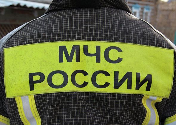 В пригороде Краснотурьинска горел мусор в контейнере