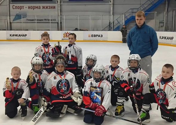 «Факел 19» из Краснотурьинска — серебряный призер турнира в Качканаре