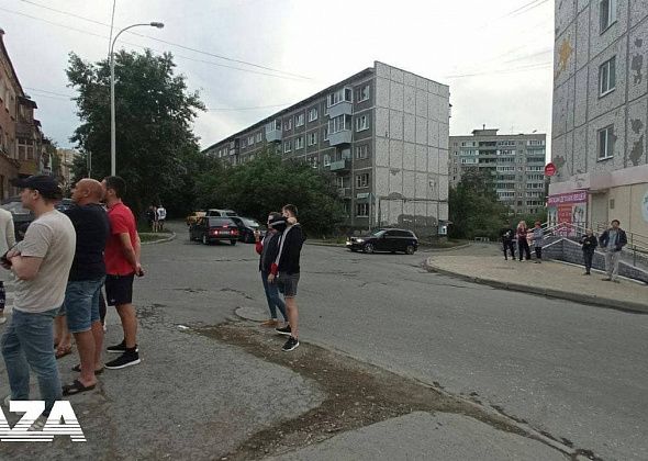 В Екатеринбурге мужчина открыл стрельбу по прохожим. Есть раненые