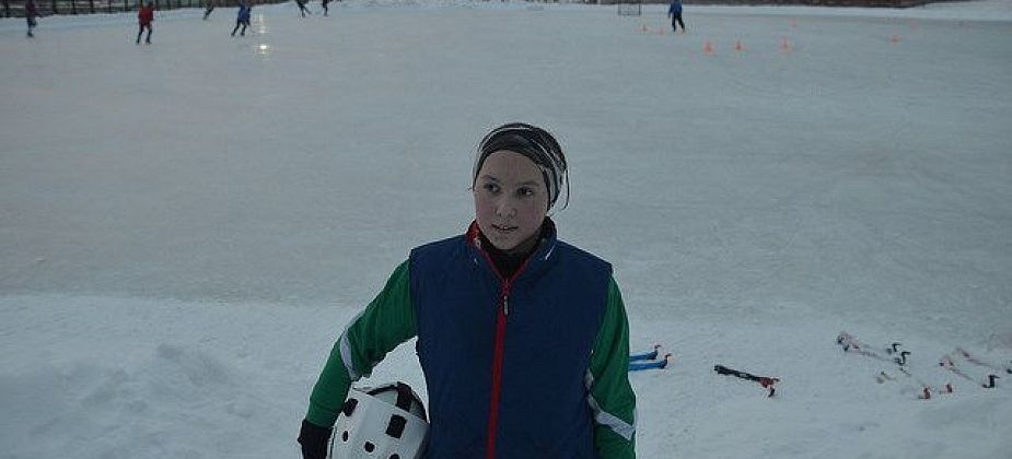 Воспитанница «Маяка» с победы начала выступления на Кубке России по хоккею с мячом