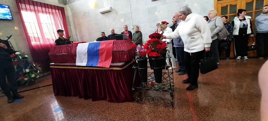 Сегодня простились с участником СВО Леонидом Кучумовым