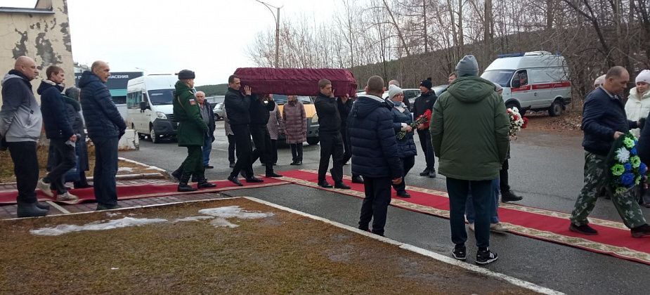 Простились с погибшим на СВО Артемом Мариновым. 9 месяцев он считался пропавшим без вести