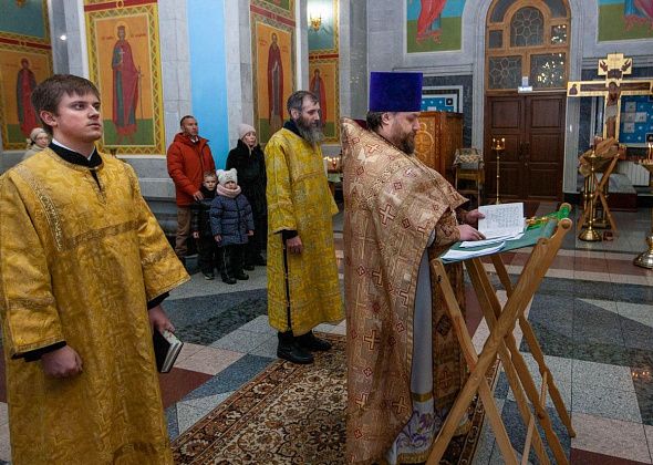 Богослужение в новогоднюю ночь собрало прихожан собора Краснотурьинска