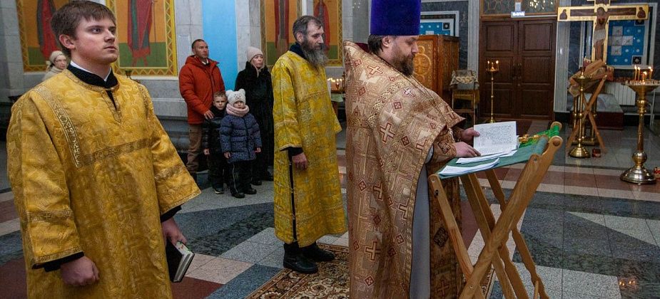 Богослужение в новогоднюю ночь собрало прихожан собора Краснотурьинска