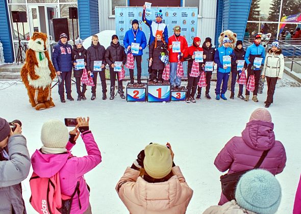 1420 краснотурьинцев вышли на старт «Лыжни России-2026»