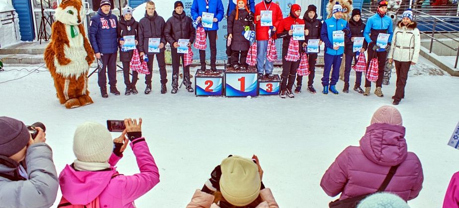 1420 краснотурьинцев вышли на старт «Лыжни России-2026»