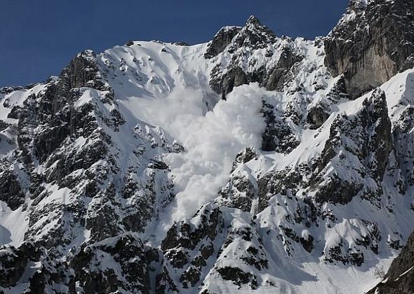 Три человека погибли при сходе лавины на горнолыжном курорте в Норильске