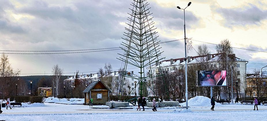 К строительству новогоднего городка приступят на следующей неделе. Лед пока тонок