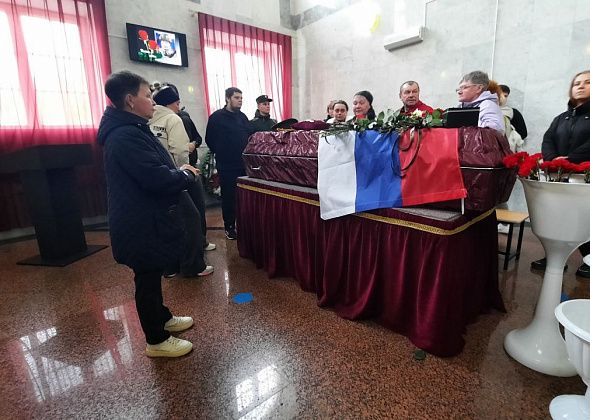 «Снова подписал контракт»: похоронили погибшего на СВО Максима Колокольникова