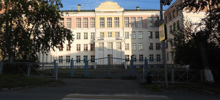 Оштрафовали ИП, который не обеспечил работу пожарной сигнализации в карпинской школе