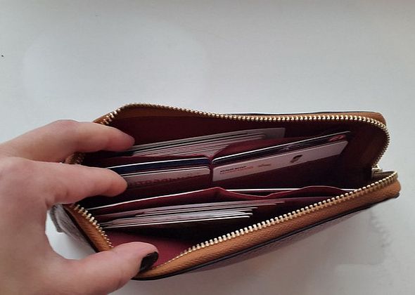 Под суд пойдет женщина, укравшая 43 тысячи рублей с банковской карты. Деньги она «потеряла»