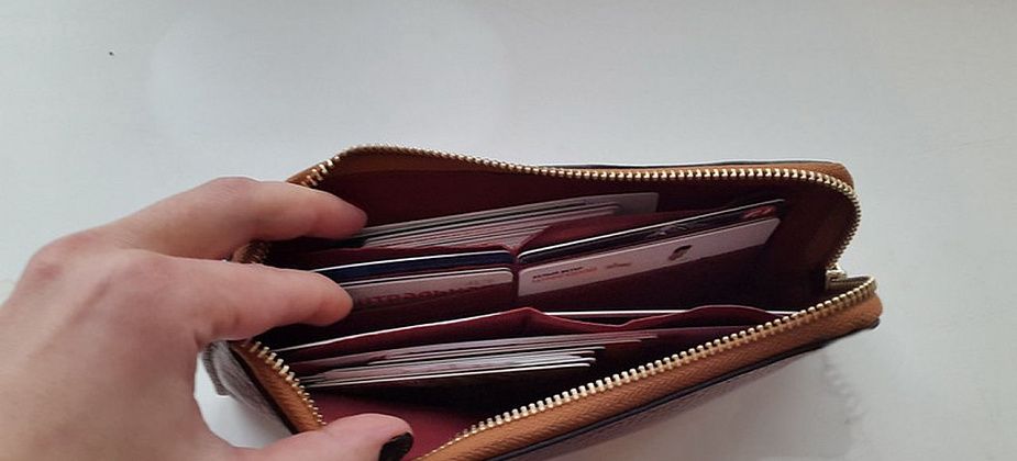 Под суд пойдет женщина, укравшая 43 тысячи рублей с банковской карты. Деньги она «потеряла»