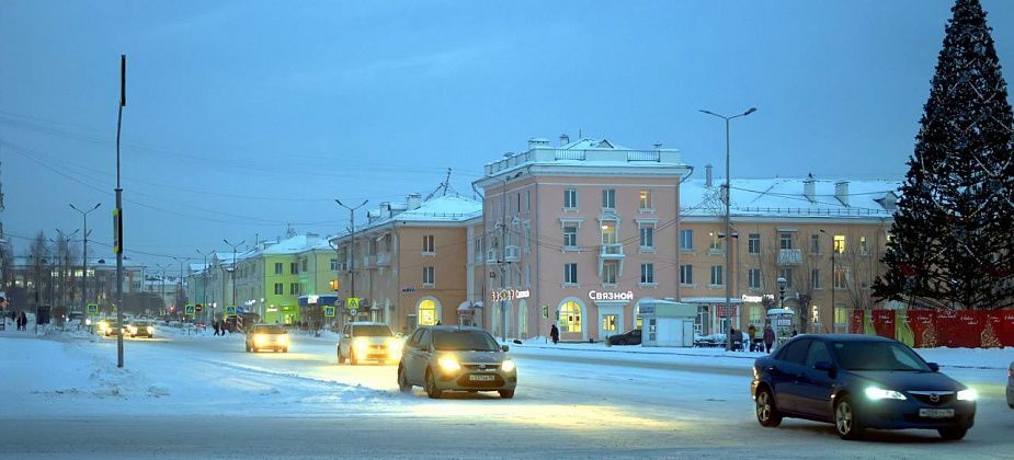Центральную площадь открыли для автодвижения, новогодний городок убрали еще раньше