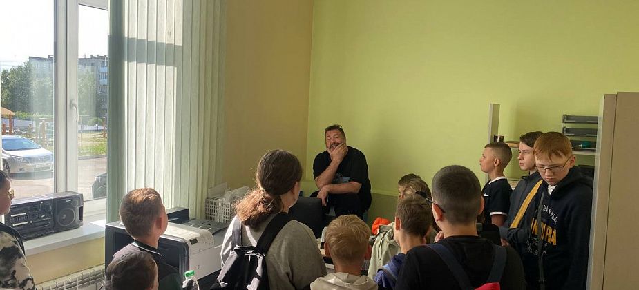 «Белые волки» побывали на экскурсии в «Вечерке»