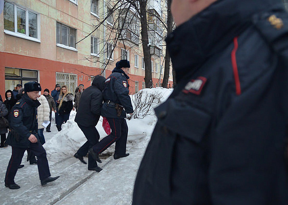 В Краснотурьинске осудили трех североуральцев, которые ограбили пенсионера и сожгли его машину