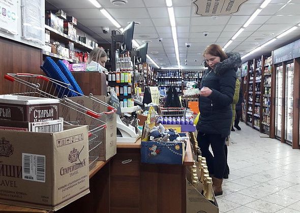 «Красное и белое» на бульваре Мира оштрафовали на 100 000 рублей из-за сотрудников без масок