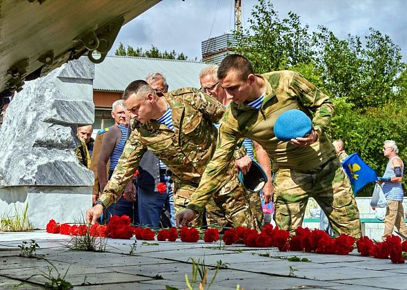 В Краснотурьинске отметили 96-ю годовщину со дня образования ВДВ