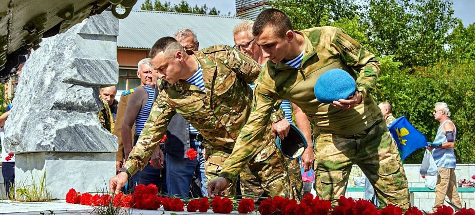 В Краснотурьинске отметили 96-ю годовщину со дня образования ВДВ