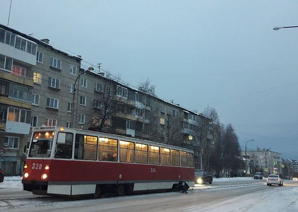 В Краснотурьинске к Новому году украсили трамвай 
