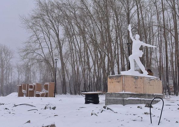 "Крепления не подошли": монтажники статуи «Металлурга» столкнулись с неожиданными трудностями