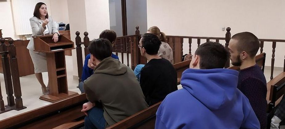 Краснотурьинский горсуд посещают студенты