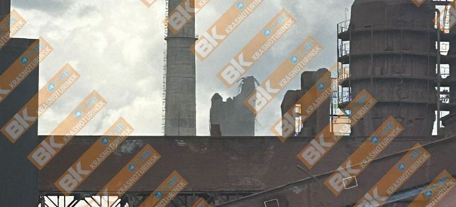 На БАЗе рухнула труба бывшего электролизного цеха. Трое пострадавших, один — под завалом