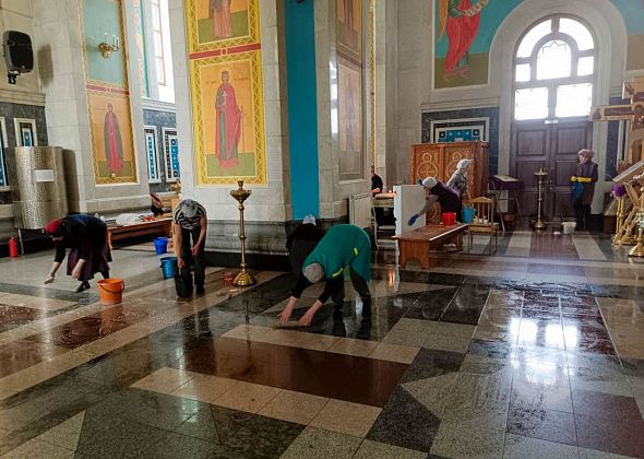 К Пасхе православные провели уборку в соборе