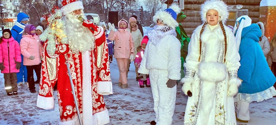 Краснотурьинская детвора простилась с Дедом Морозом