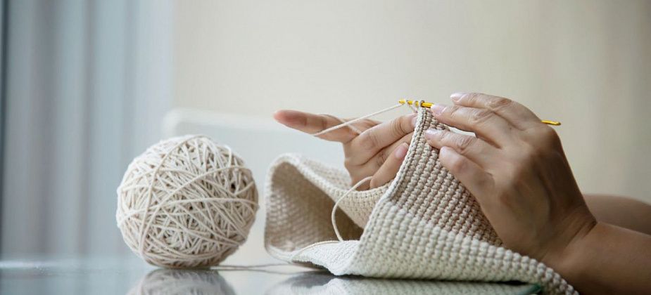 Пожилые краснотурьинцы сплели кружева на мастер-классе