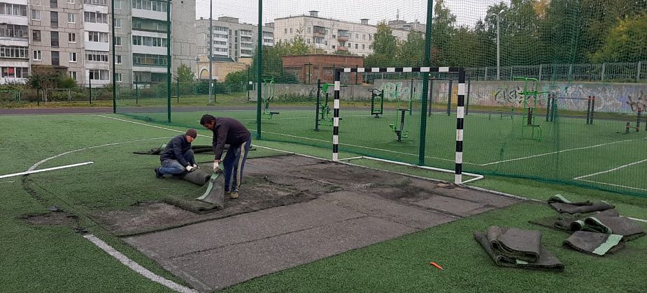 Футбольным и волейбольным полем на стадионе школы №24 просят не пользоваться 