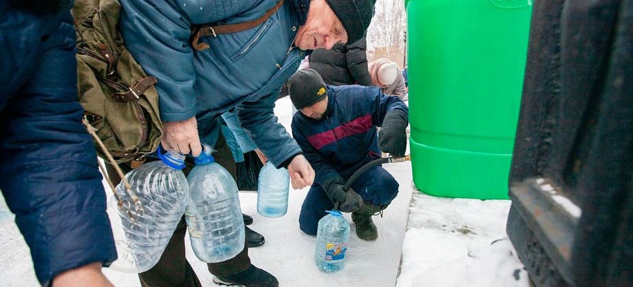 На Крещение верующим раздали больше 40 тонн святой воды