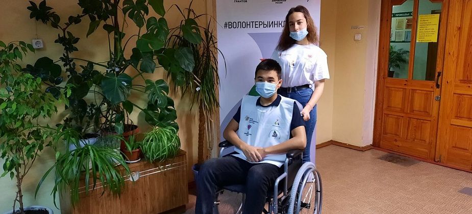 В медицинском колледже волонтеров учат помощи людям с ограниченными возможностями здоровья 