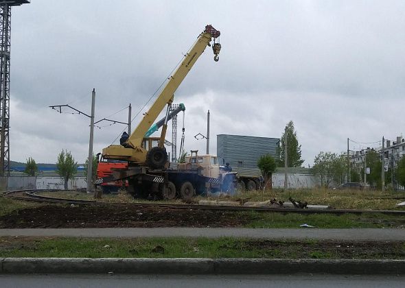 В Краснотурьинске начали демонтировать трамвайное кольцо. Скоро на улице Чкалова уберут и рельсы