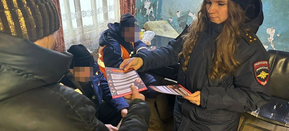 Участковая предупредила сотрудников трамвая о схемах мошенников