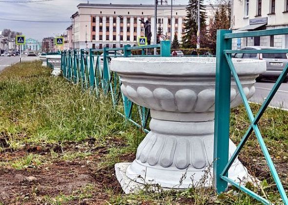 Вазоны на набережной и улице Ленина покрасят почти за 50 тысяч рублей