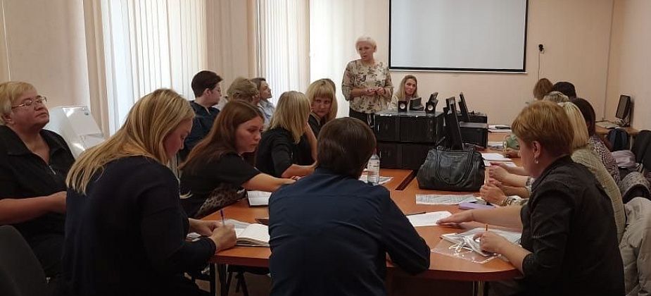 Воспитателям детсадов рассказали, как выявить, что ребенок страдает от семейного насилия