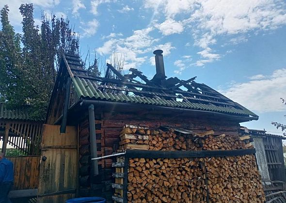«Скорее всего, молния ударила». В садах горела крыша бани