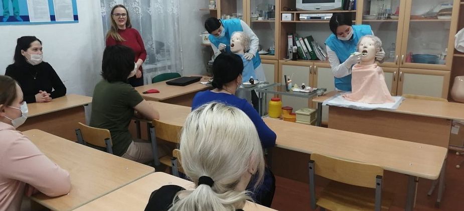 В Краснотурьинском филиале медицинского колледжа прошло обучение родственников тяжелобольных пациентов