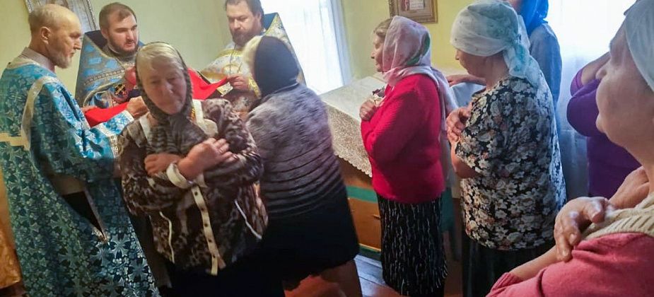 Краснотурьинский священник впервые провел литургию в Андриановичах