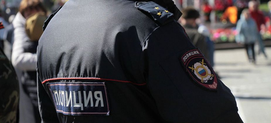 Привет из 90-х. Мужчина обворовал квартиру, разбив кирпичом окно