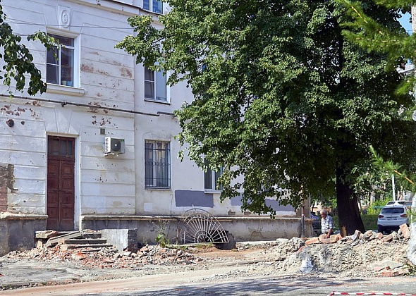 На улице Базстроевской снесли арку между домами