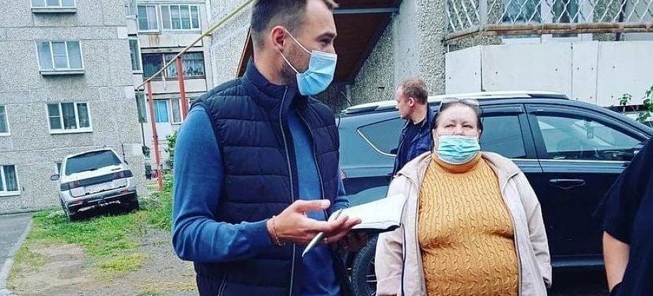 Депутат Госдумы Антон Шипулин на прошлой неделе посетил жителей Попова, 71